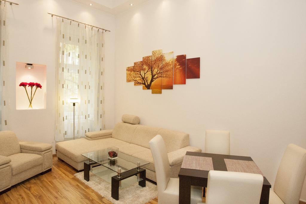 Charlotte Apartment Close To Opera Budapest Esterno foto