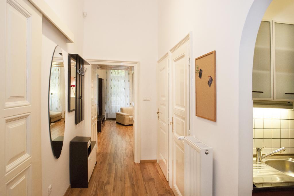 Charlotte Apartment Close To Opera Budapest Esterno foto
